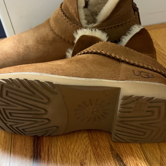 UGG MCKAY CHESTNUT SURDE SHEARLING BROWN ANKLE BOOTS WOMEN SIZE 7 - Picture 7 of 8